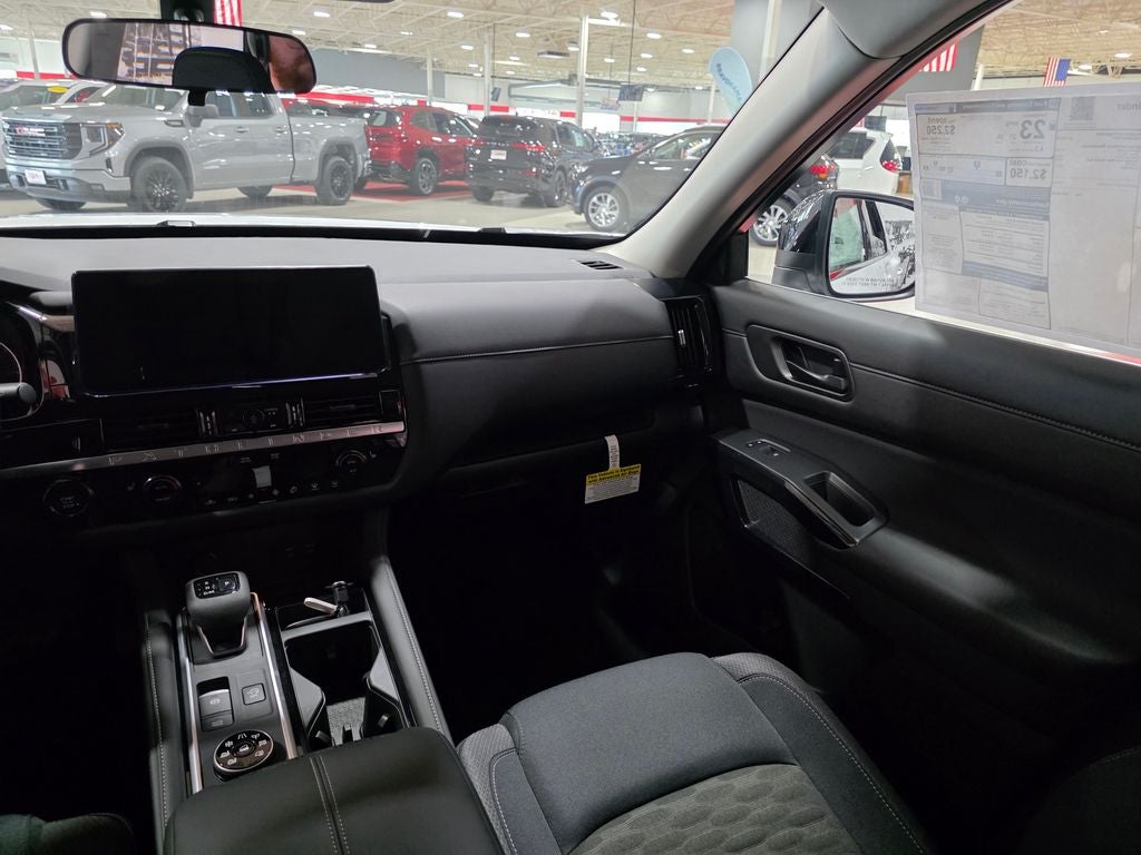 2026 Nissan Pathfinder SV