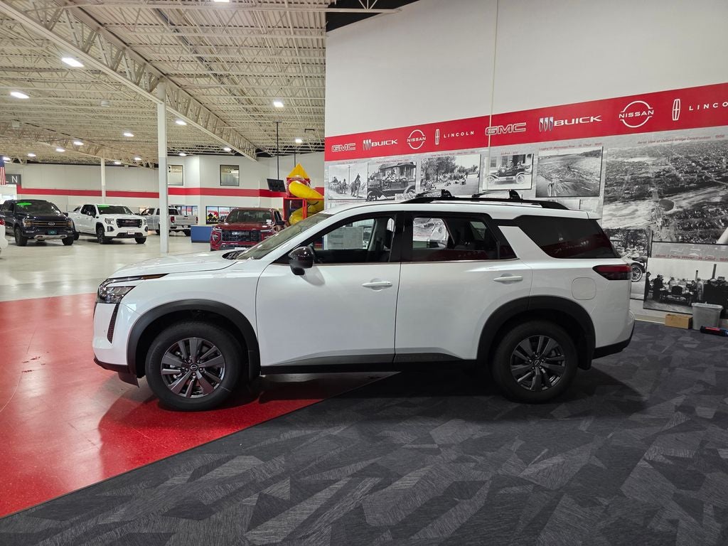 2026 Nissan Pathfinder SV