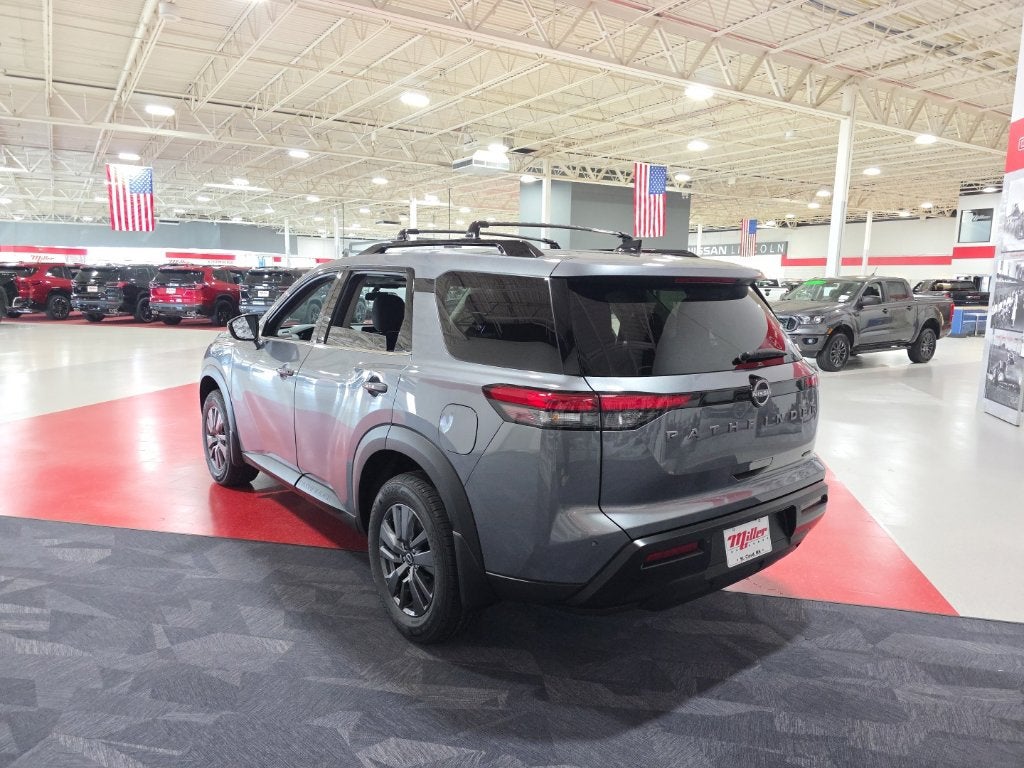 2026 Nissan Pathfinder SV