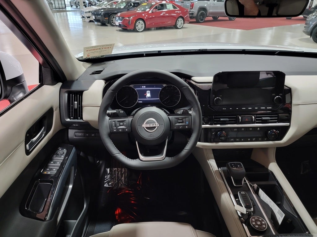 2025 Nissan Pathfinder SL