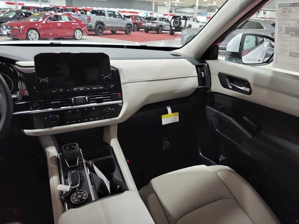 2025 Nissan Pathfinder SL