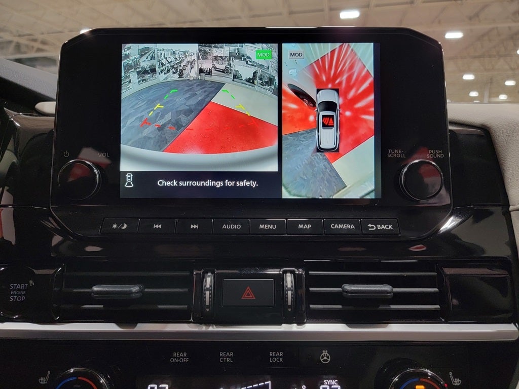 2025 Nissan Pathfinder SL