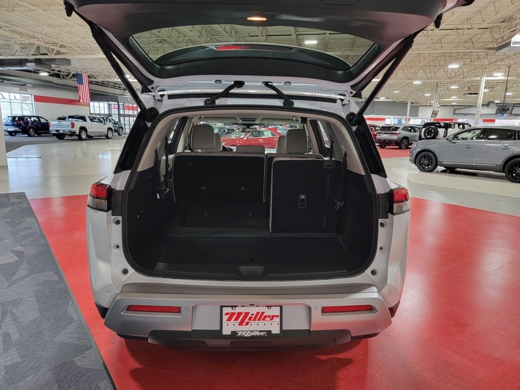 2025 Nissan Pathfinder SL