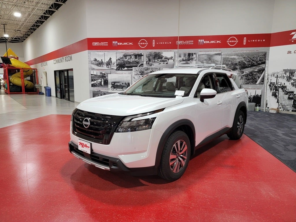 2025 Nissan Pathfinder SL