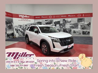 2026 Nissan Pathfinder SL