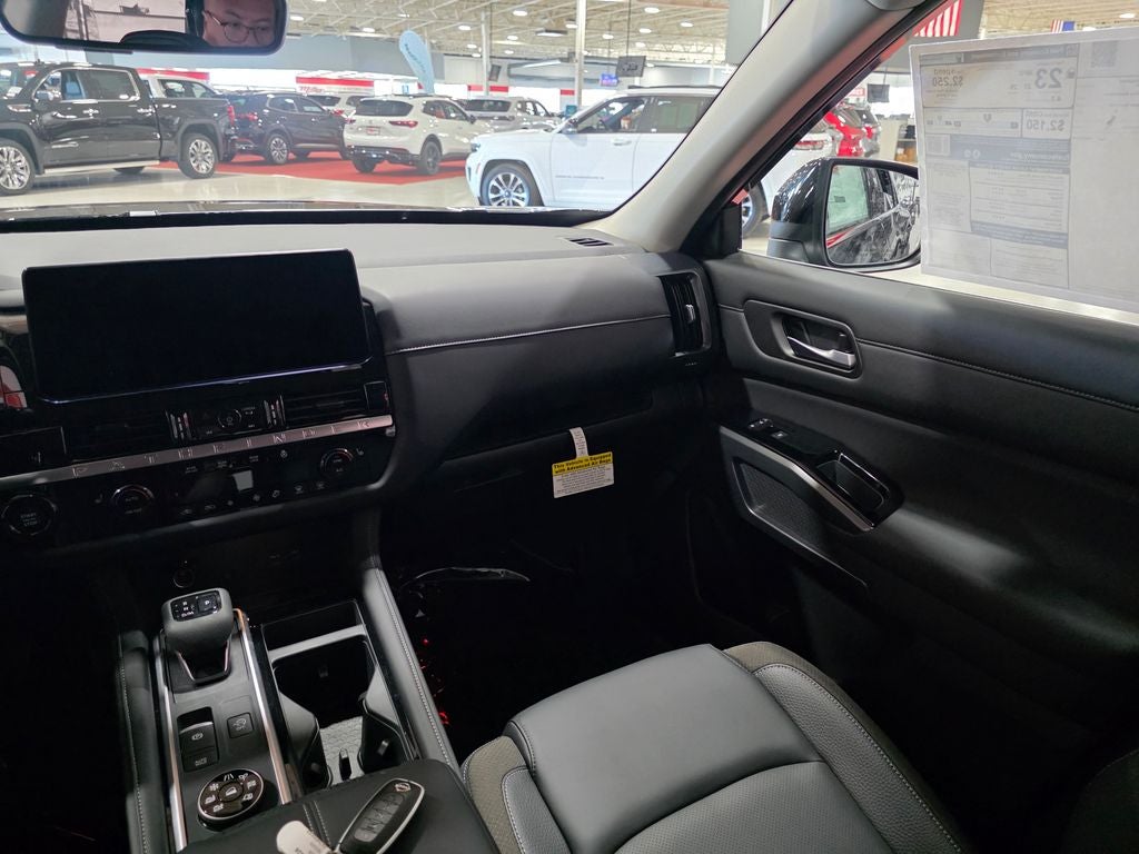 2026 Nissan Pathfinder SL