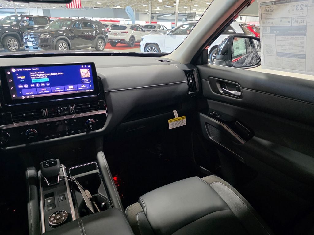 2026 Nissan Pathfinder SL