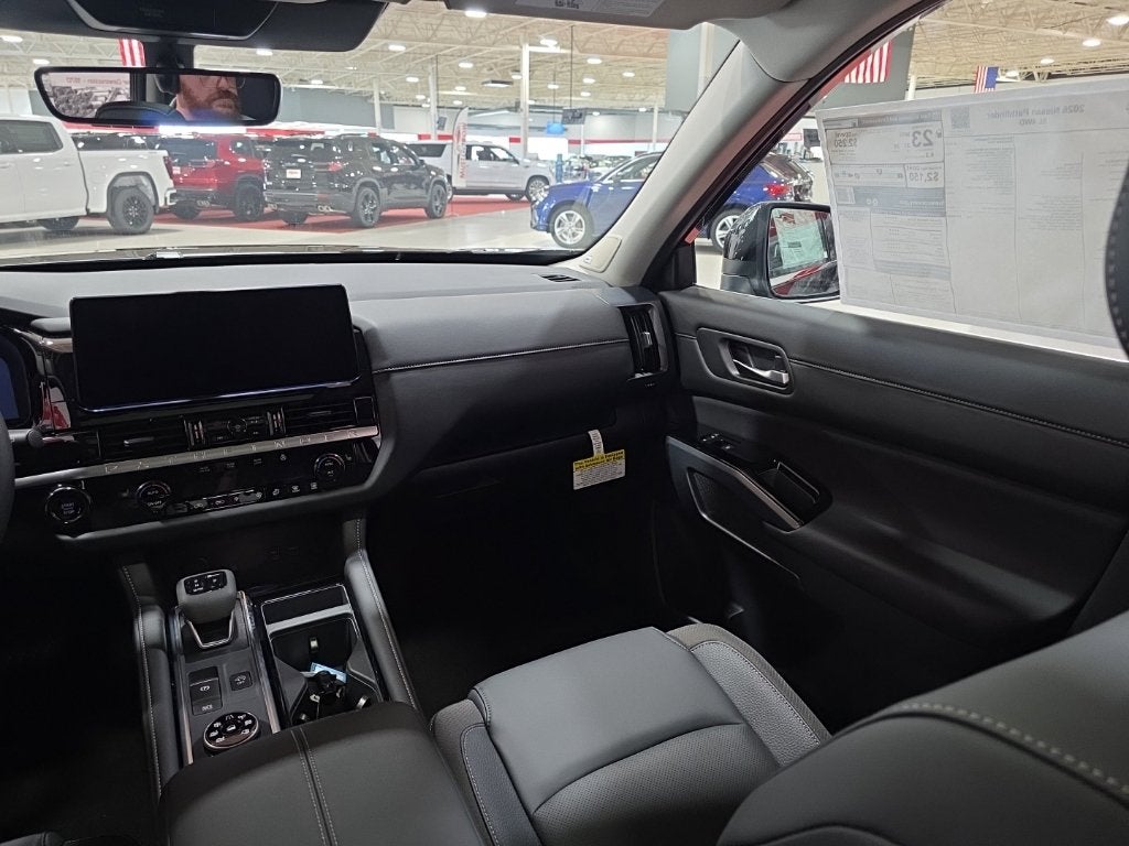 2026 Nissan Pathfinder SL