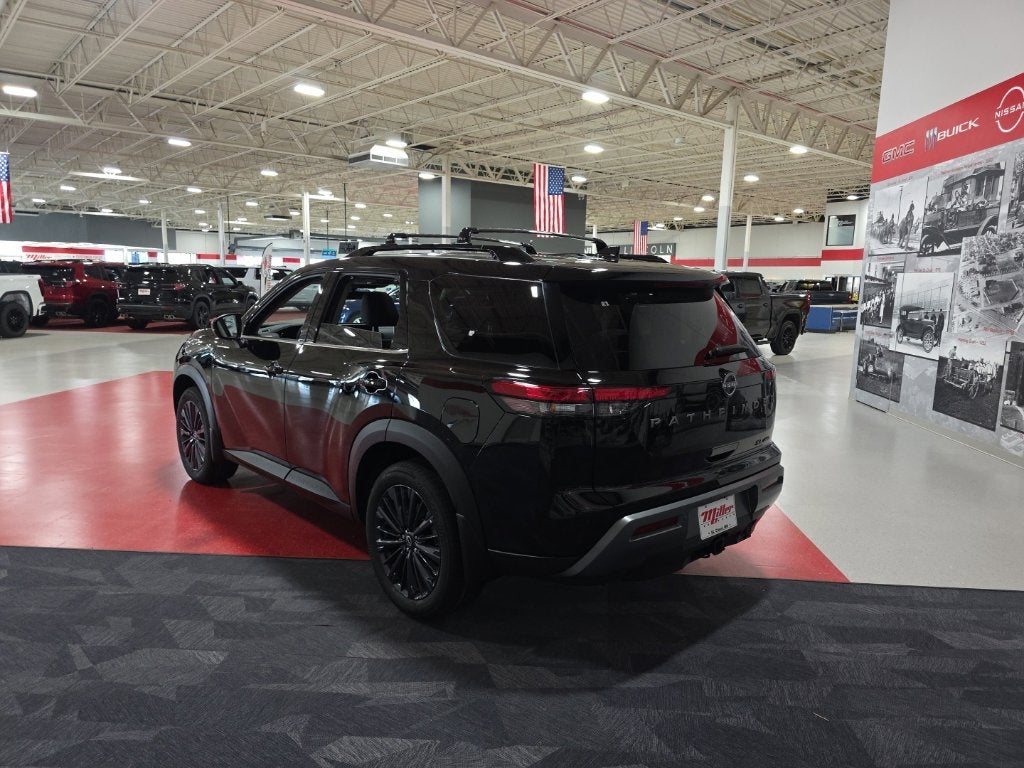 2026 Nissan Pathfinder SL