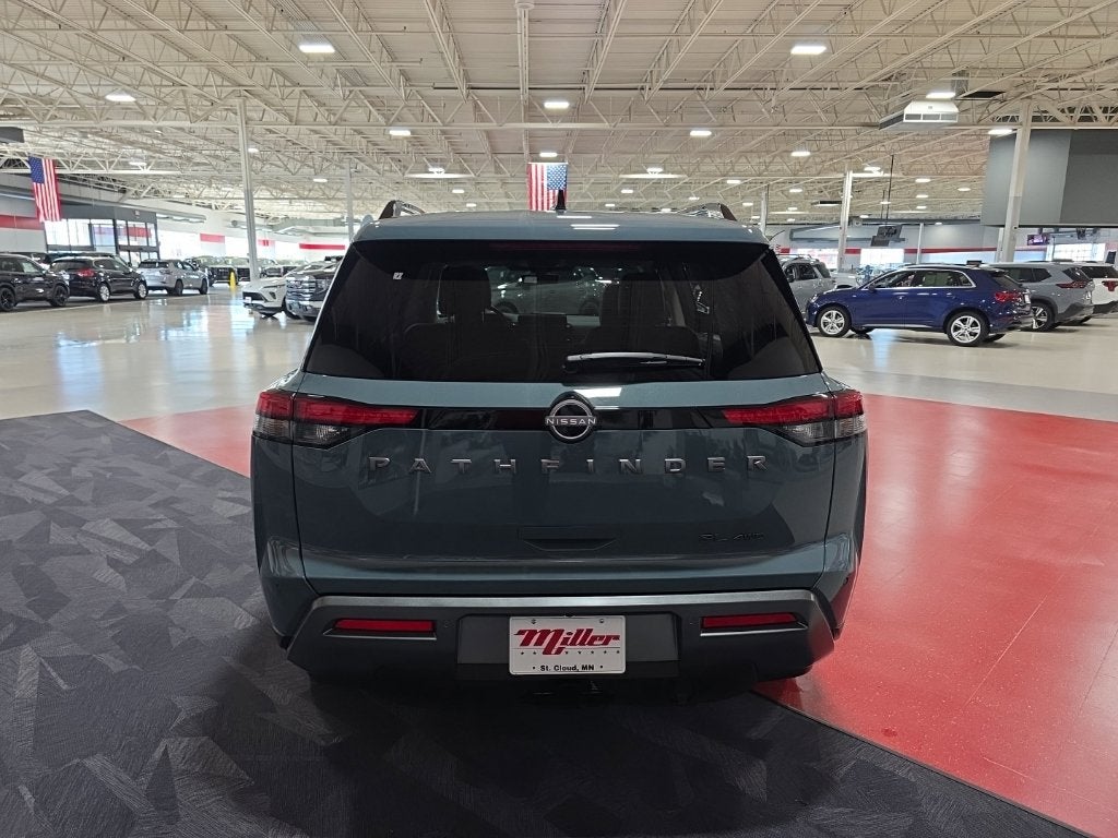 2026 Nissan Pathfinder SL