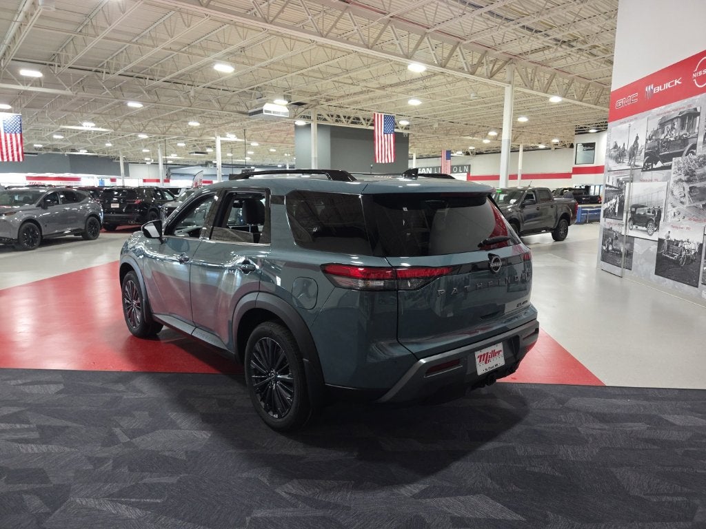 2026 Nissan Pathfinder SL