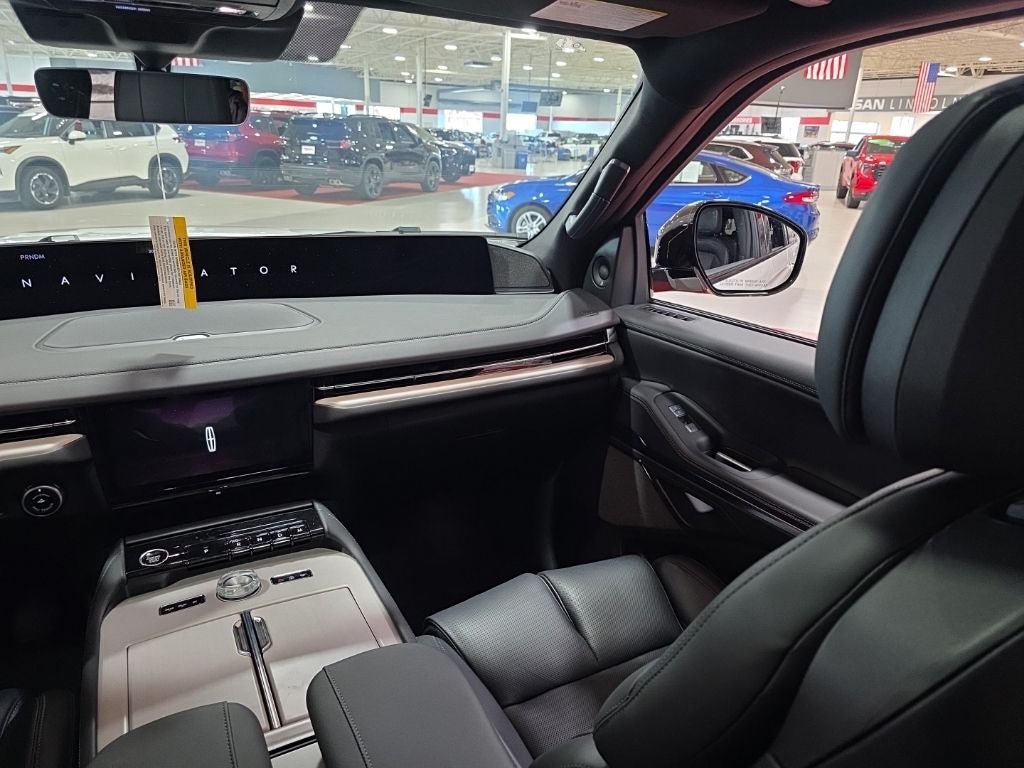 2027 Lincoln Navigator L Reserve
