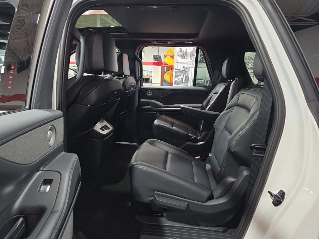 2027 Lincoln Navigator L Reserve