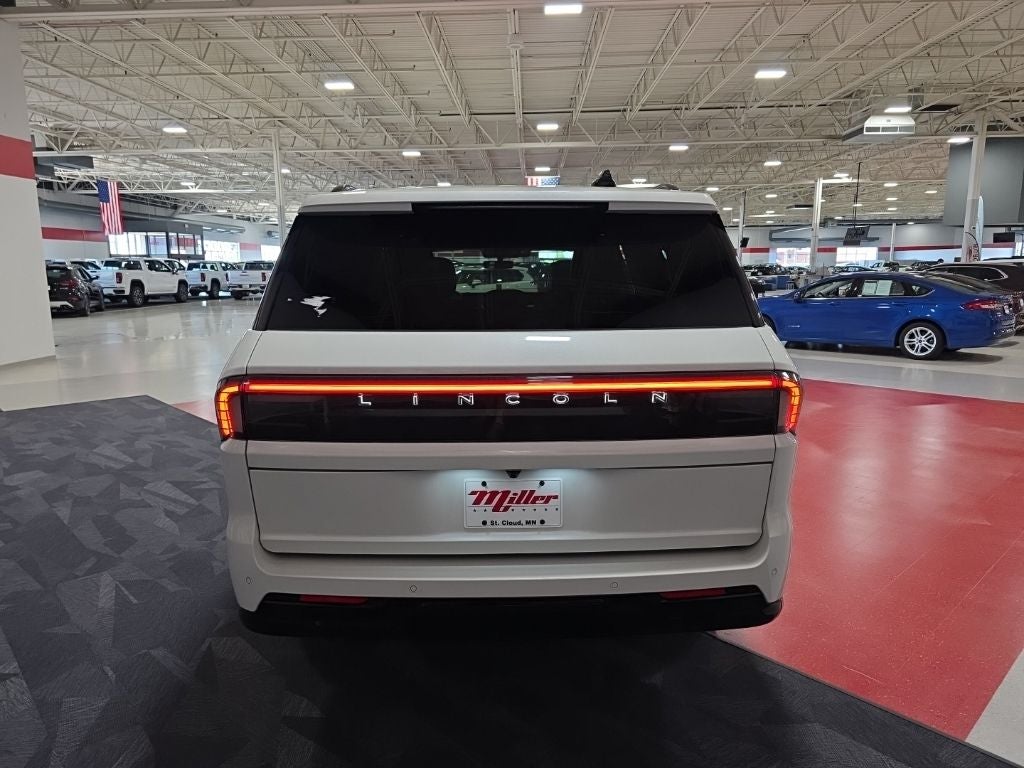 2027 Lincoln Navigator L Reserve