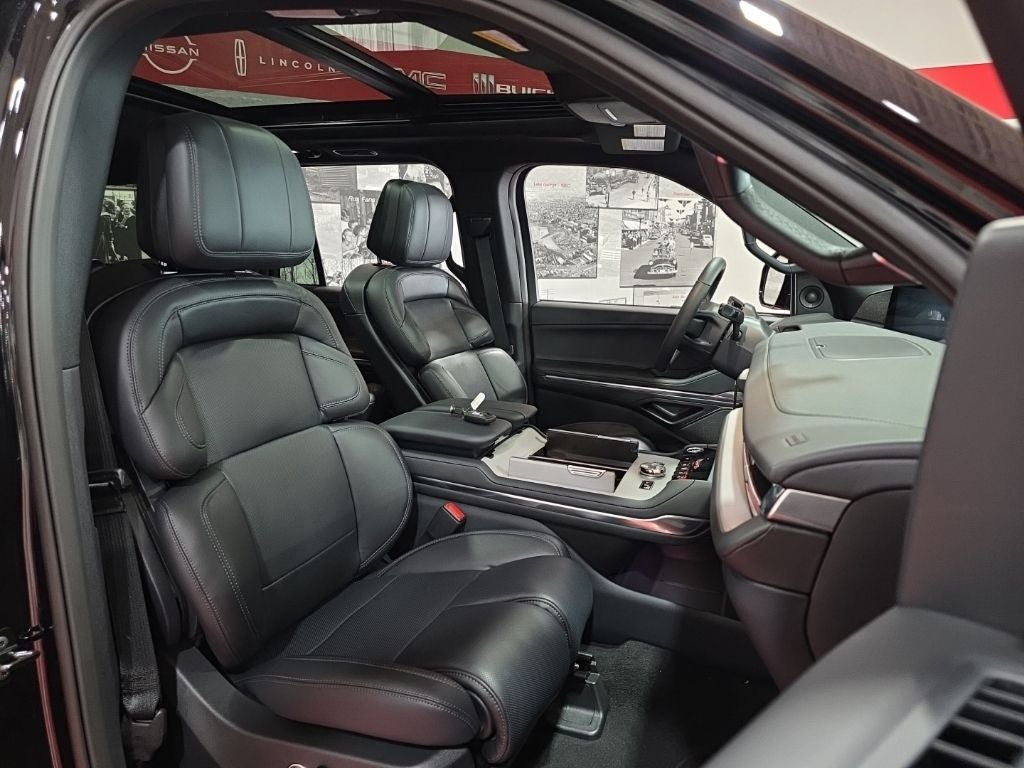 2027 Lincoln Navigator L Reserve