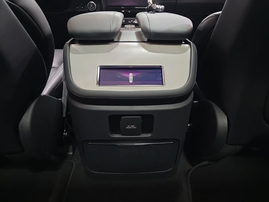 2027 Lincoln Navigator L Reserve