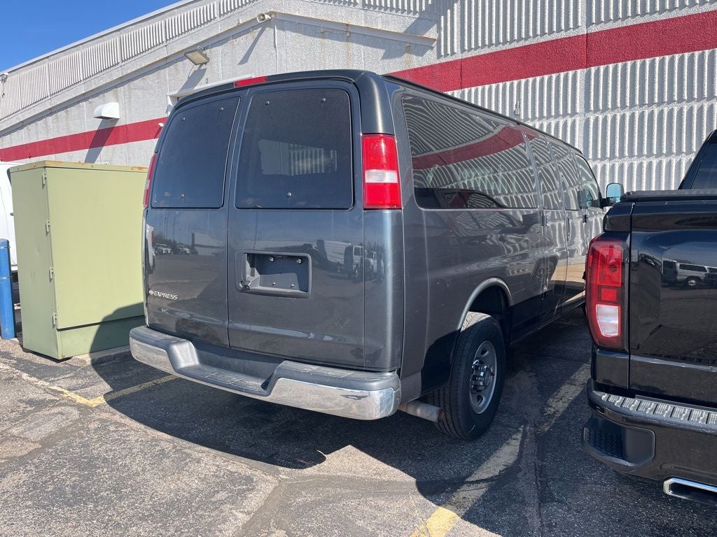 2017 Chevrolet Express 3500 LT Passenger