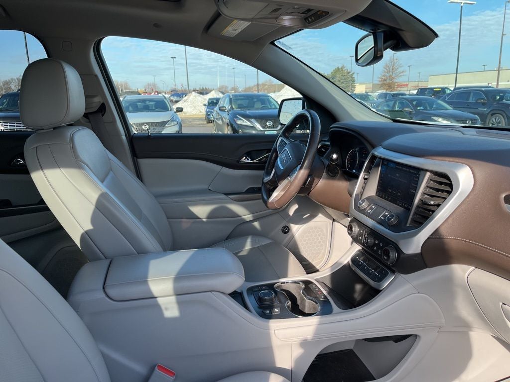 2021 GMC Acadia SLT
