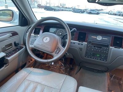 2004 Lincoln Town Car Signature