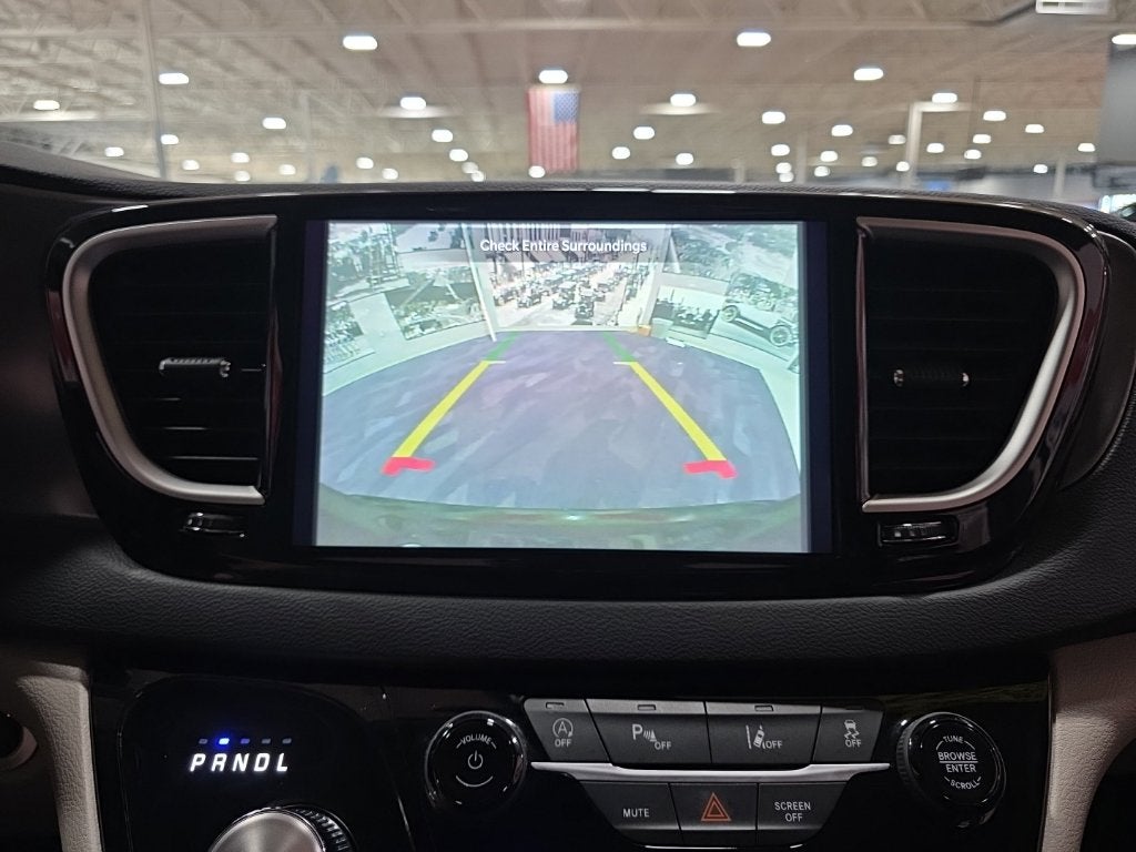 2023 Chrysler Pacifica Touring L Carbravo GM CPO