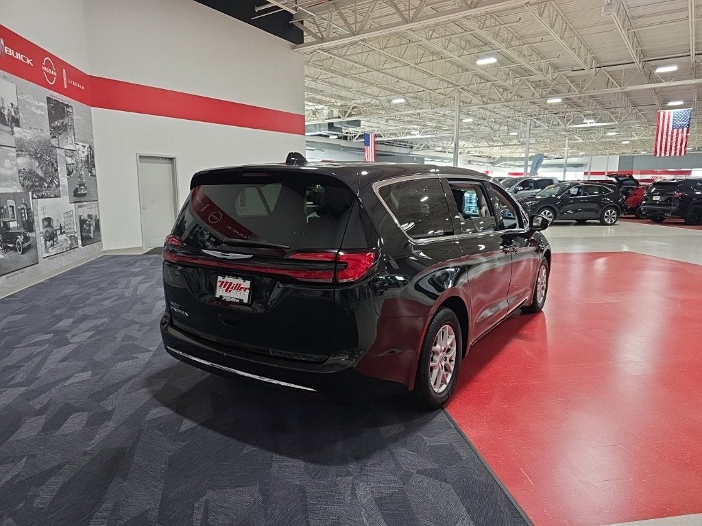 2023 Chrysler Pacifica Touring L Carbravo GM CPO