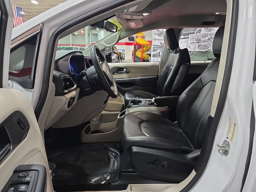 2024 Chrysler Pacifica Touring L Carbravo GM CPO