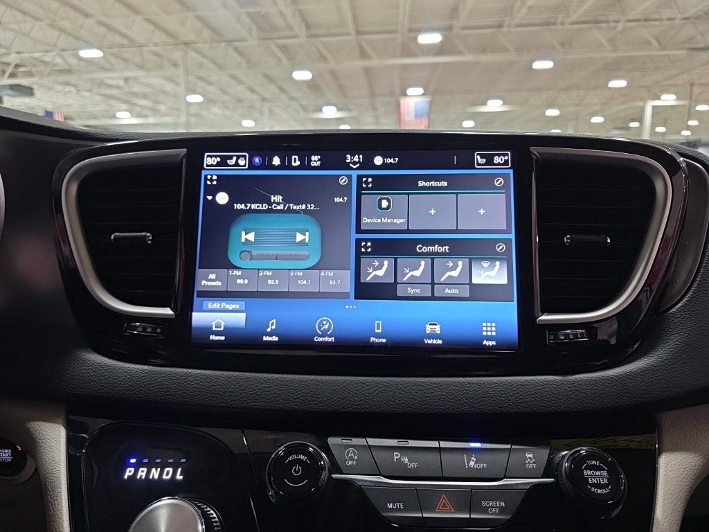 2024 Chrysler Pacifica Touring L Carbravo GM CPO