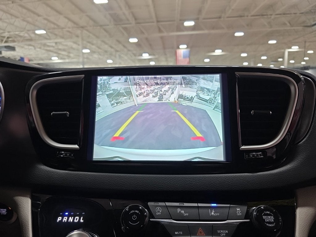 2024 Chrysler Pacifica Touring L Carbravo GM CPO