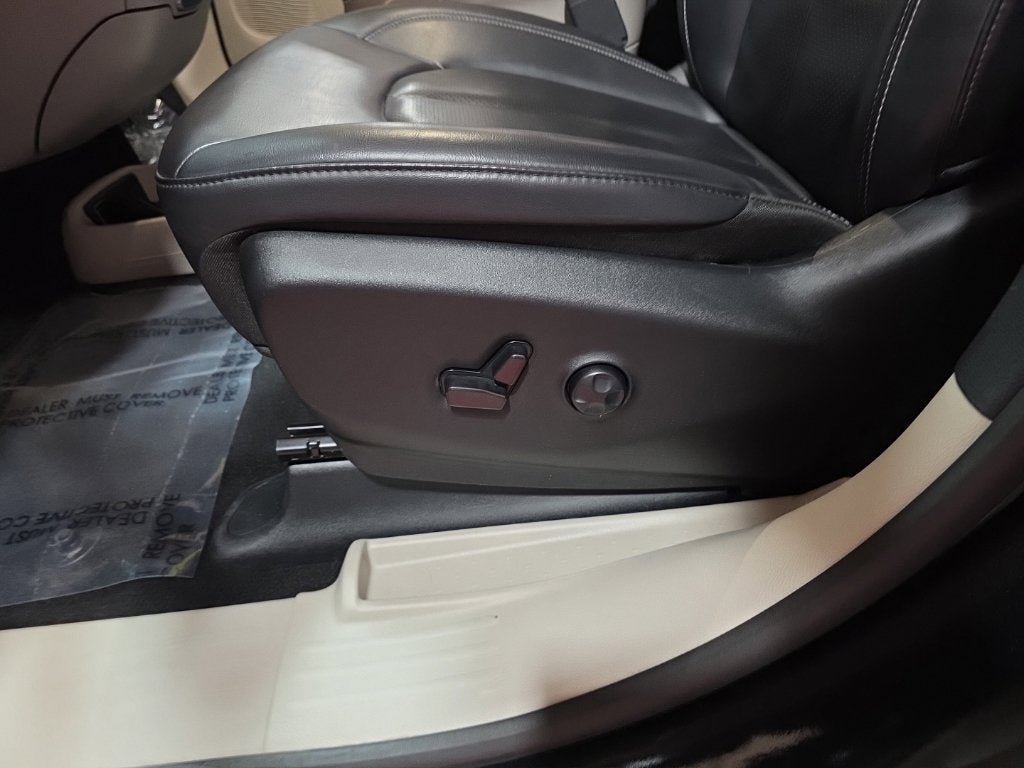 2023 Chrysler Pacifica Touring L Carbravo GM CPO