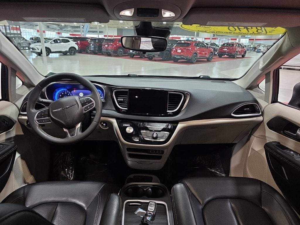 2023 Chrysler Pacifica Touring L Carbravo GM CPO