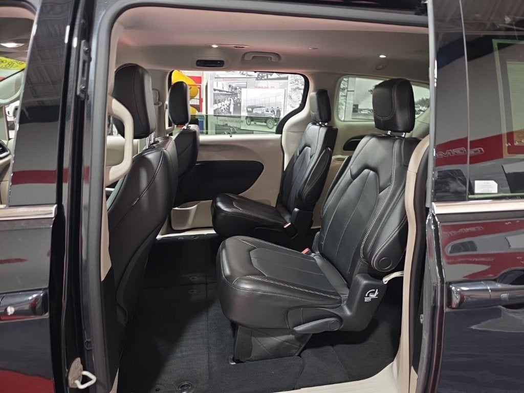 2023 Chrysler Pacifica Touring L Carbravo GM CPO