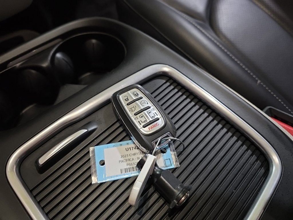 2023 Chrysler Pacifica Touring L Carbravo GM CPO