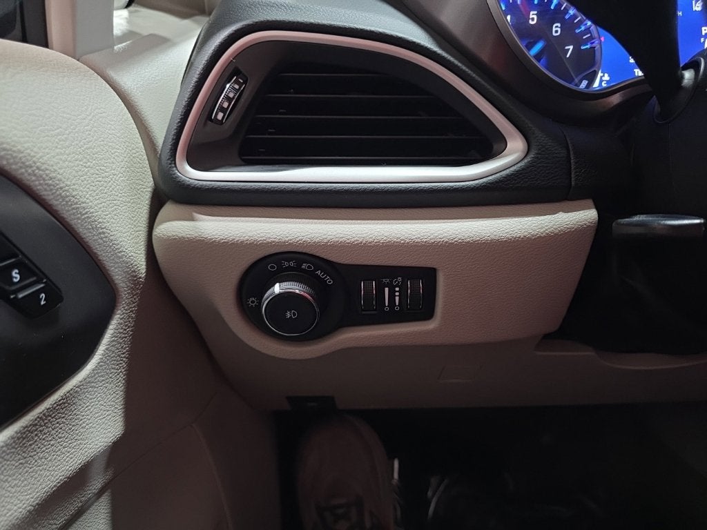 2023 Chrysler Pacifica Touring L Carbravo GM CPO