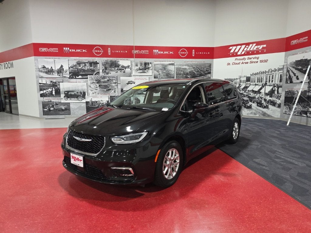 2023 Chrysler Pacifica Touring L Carbravo GM CPO