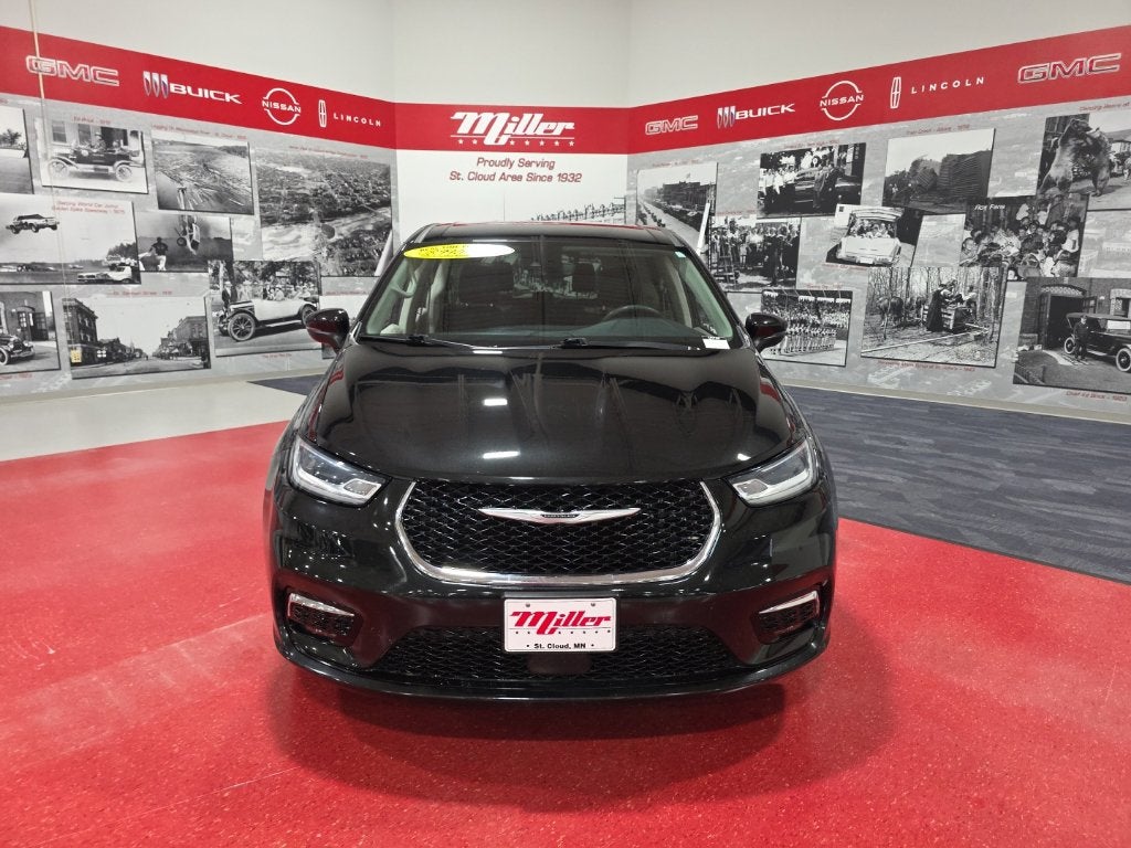 2023 Chrysler Pacifica Touring L Carbravo GM CPO