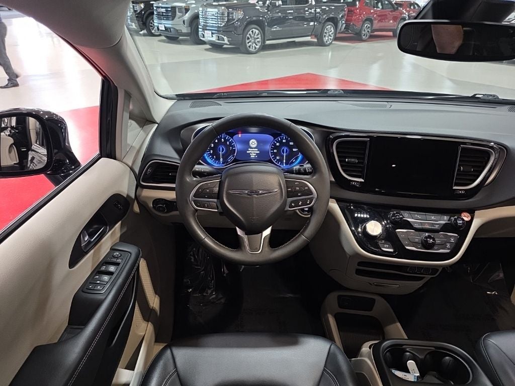 2024 Chrysler Pacifica Touring L CarBravo Certified