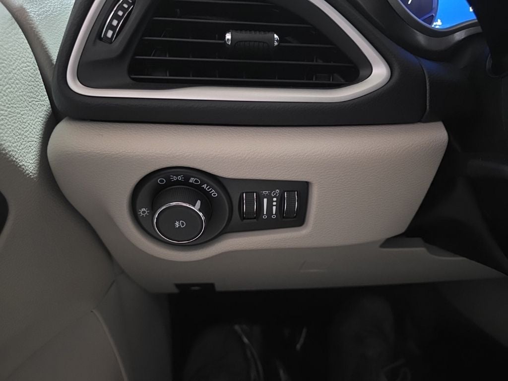 2024 Chrysler Pacifica Touring L CarBravo Certified