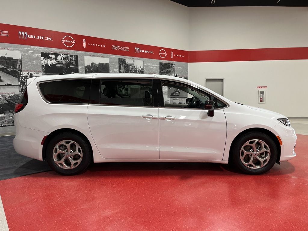 2024 Chrysler Pacifica Limited Carbravo CPO