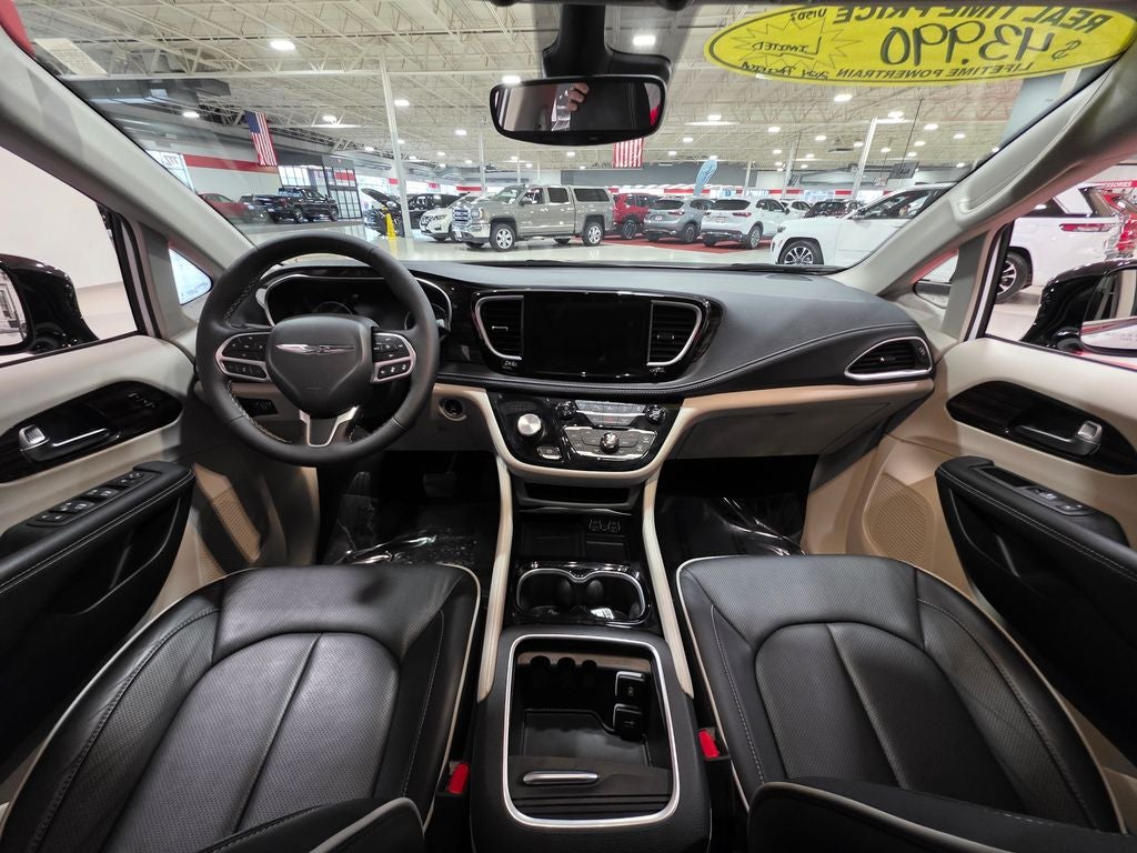 2024 Chrysler Pacifica Limited Carbravo CPO