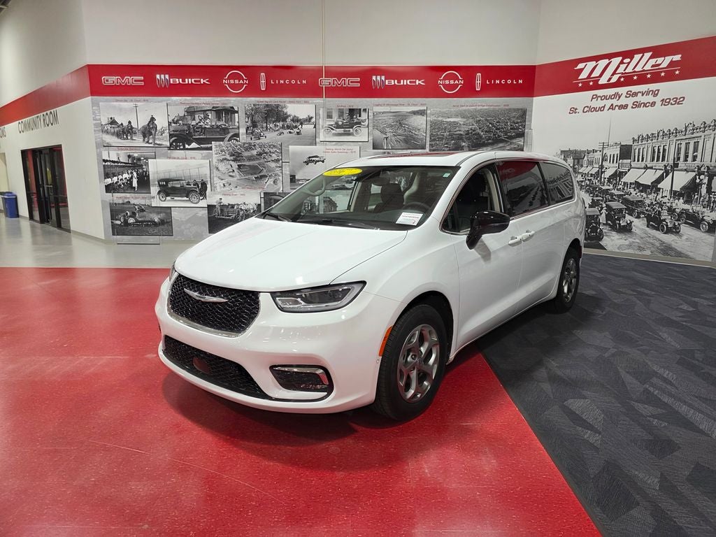 2024 Chrysler Pacifica Limited Carbravo CPO