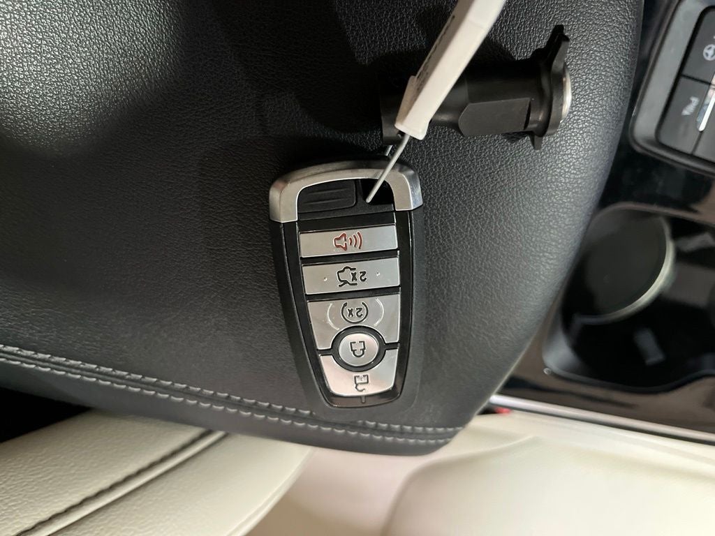 2019 Ford Edge Titanium Carbravo Certified