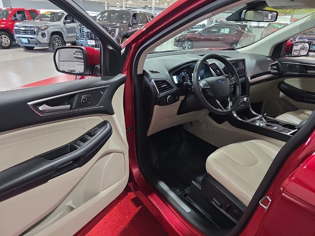 2022 Ford Edge Titanium Carbravo Certified
