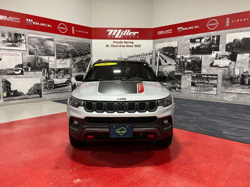 2025 Jeep Compass Trailhawk Carbravo Certified