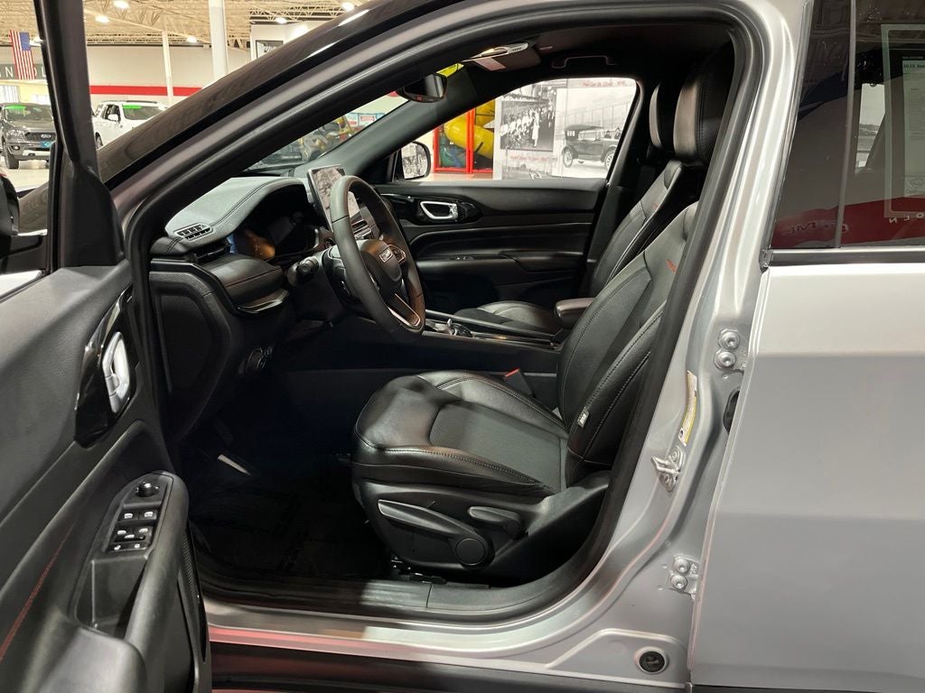 2025 Jeep Compass Trailhawk Carbravo Certified