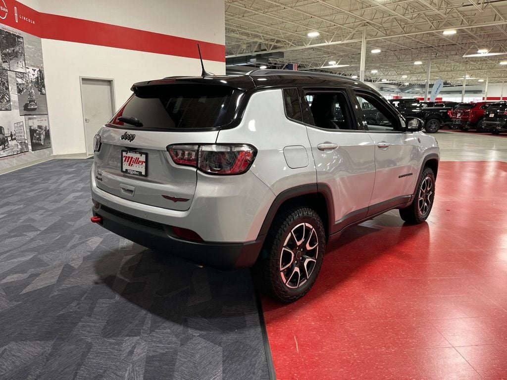 2025 Jeep Compass Trailhawk Carbravo Certified