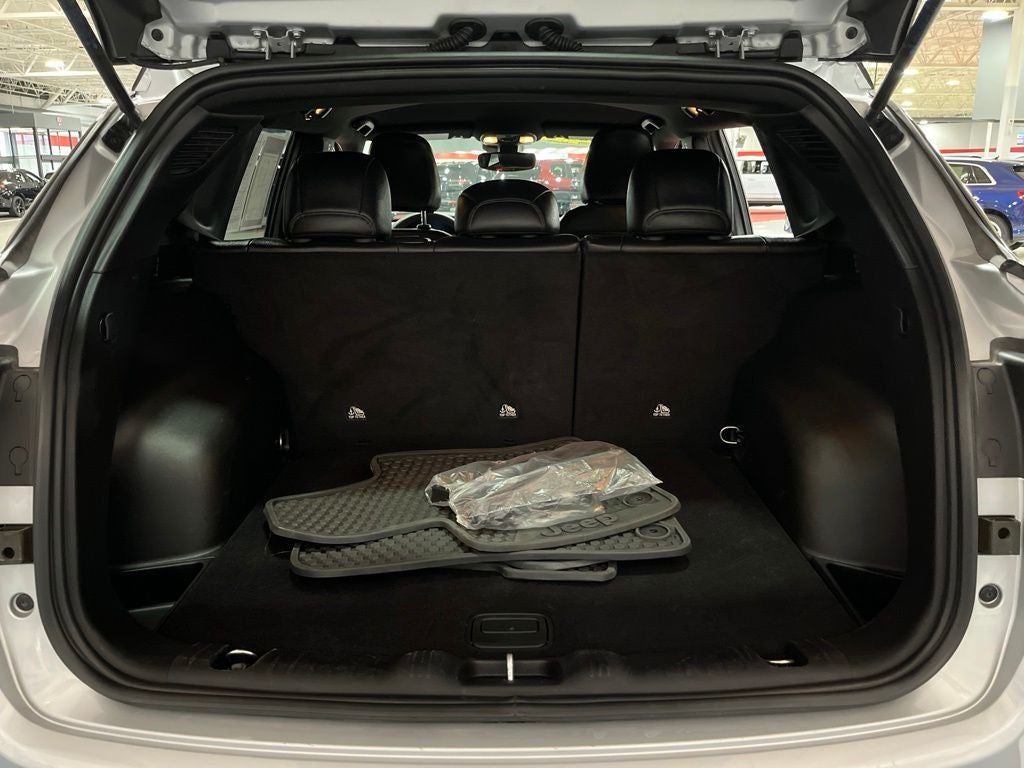 2025 Jeep Compass Trailhawk Carbravo Certified