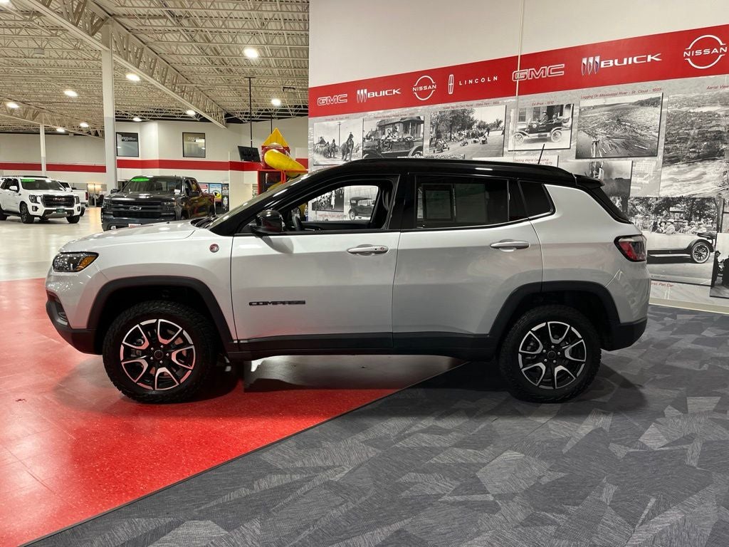 2025 Jeep Compass Trailhawk Carbravo Certified