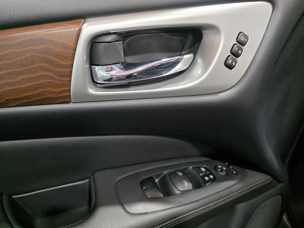 2019 Nissan Pathfinder Platinum Carbravo CPO