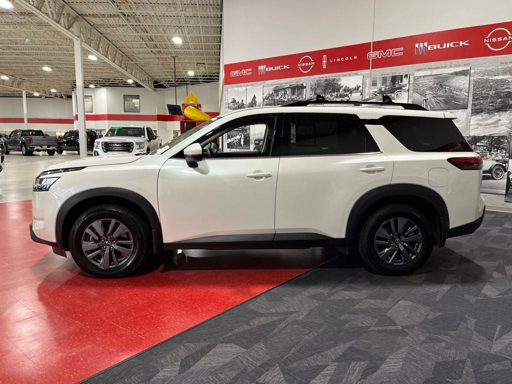 2022 Nissan Pathfinder SV