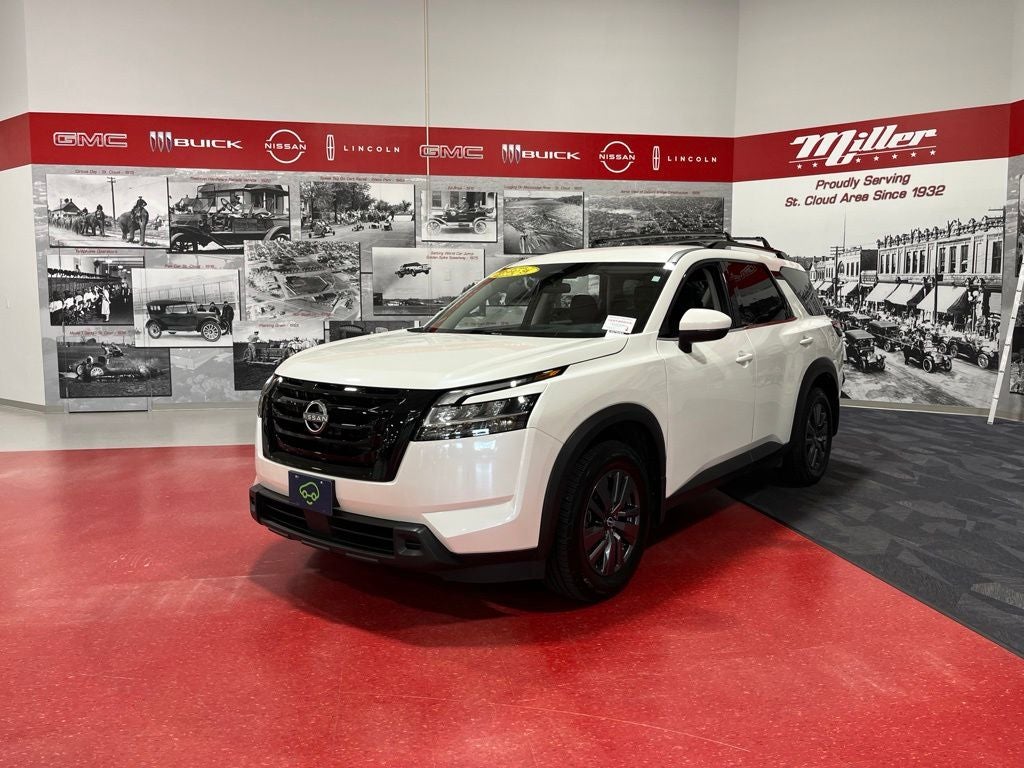 2022 Nissan Pathfinder SV